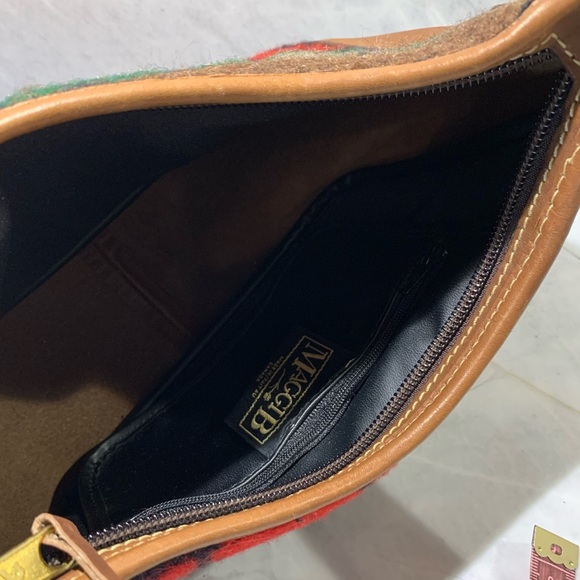 Maggie B wool felted purse with adjustable straps and leather trim inside zipper - Picture 4 of 12